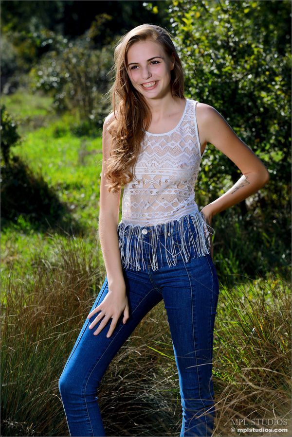 PHOTO | Elle   Homecoming 00 600x899 - Elle - Homecoming