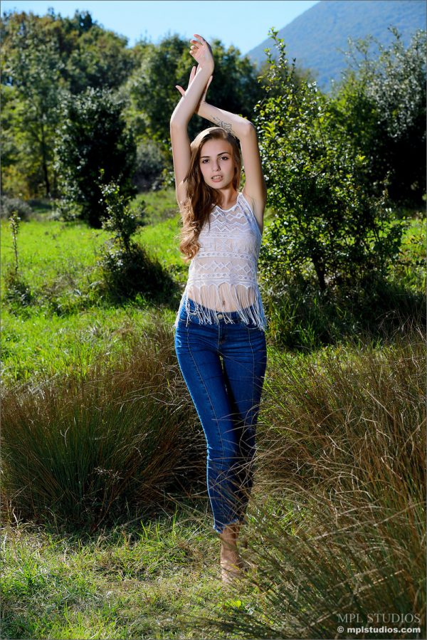 PHOTO | Elle   Homecoming 01 600x899 - Elle - Homecoming