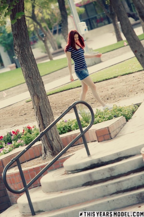 PHOTO | Mindy Flashes in the Park 02 600x900 - Mindy Flashes In The Park
