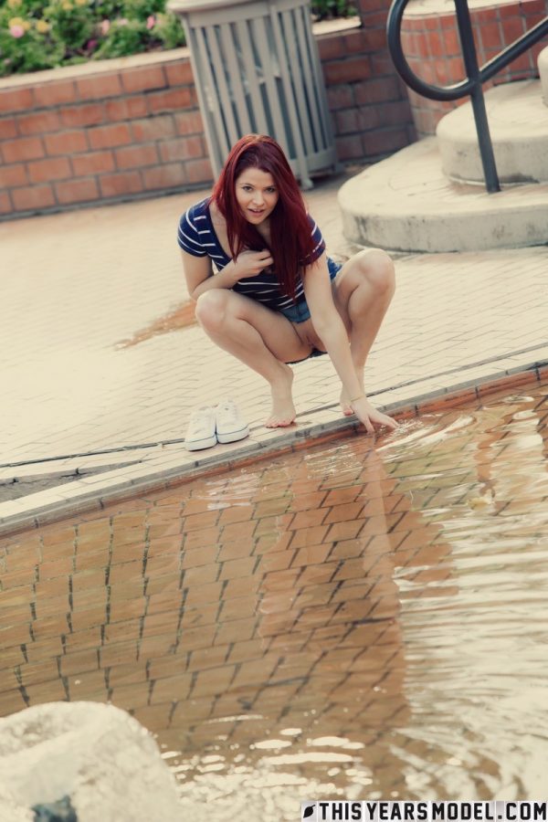 PHOTO | Mindy Flashes in the Park 11 600x900 - Mindy Flashes In The Park