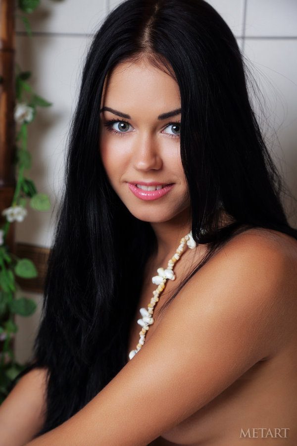 PHOTO | 00 105 600x901 - Smooth Yummy Pussy