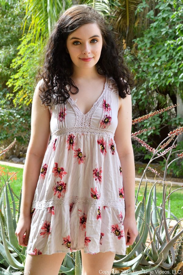 PHOTO | 00 93 600x902 - Francine Innocent Strip