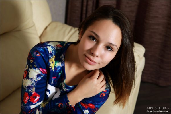 PHOTO | 01 104 600x401 - Petite Babe Alma Cute Pink Pussy