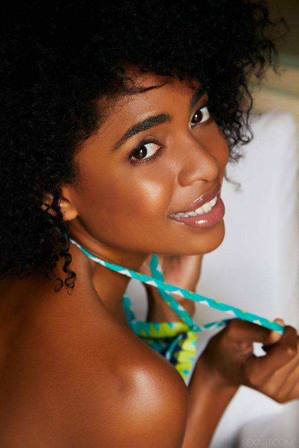 PHOTO | 01 38 600x900 - Stunning Ebony Luna