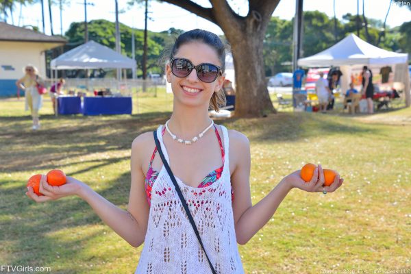 PHOTO | 10 15 600x400 - Kristen And Nina Kinky Ocean View