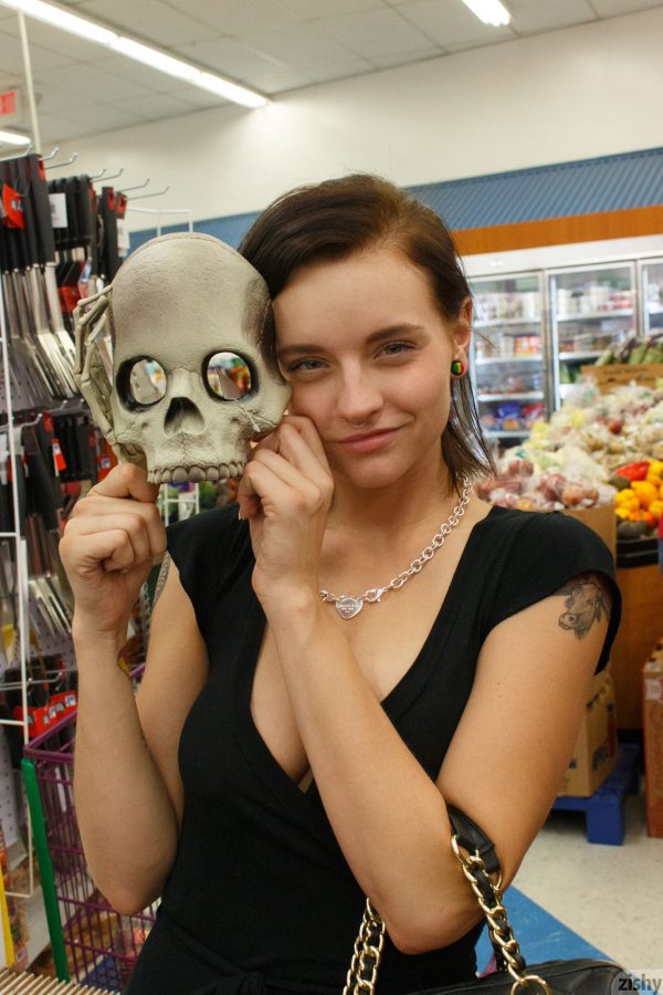 PHOTO | 9 2 600x900 - Kai Marley Shopping Flasher Zishy