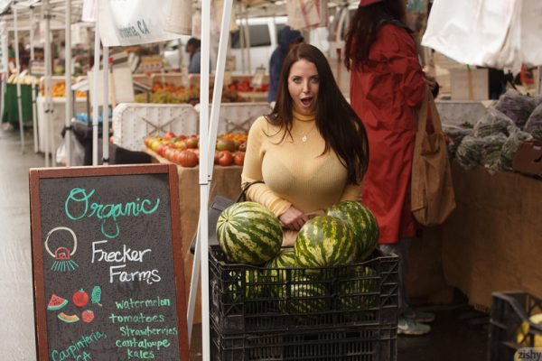 PHOTO | 02 4 600x400 - Angela White The Organic Pumpkin