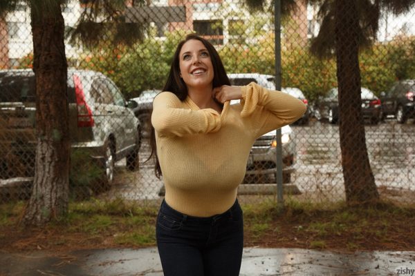 PHOTO | 03 4 600x400 - Angela White The Organic Pumpkin