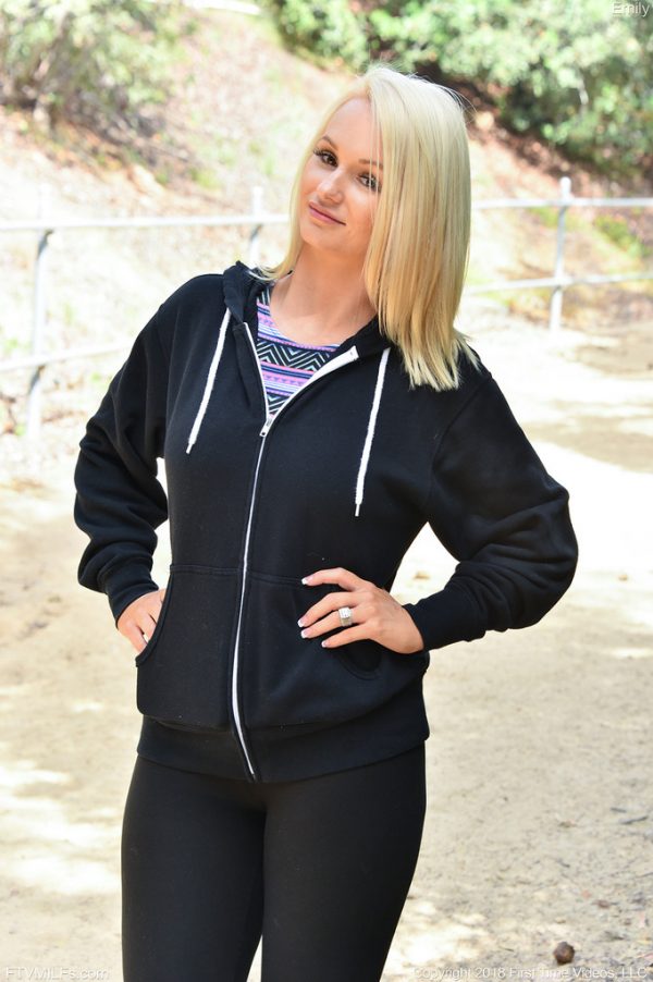 PHOTO | 08 53 600x902 - Emily Cheeky Flash