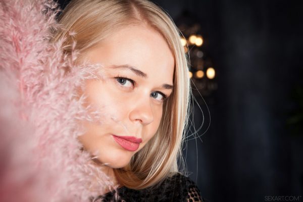 PHOTO | 02 16 600x400 - beautiful blonde Sarika A