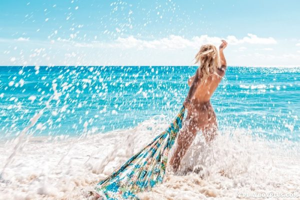 PHOTO | Holly Wolf 03 600x400 - Holly Wolf