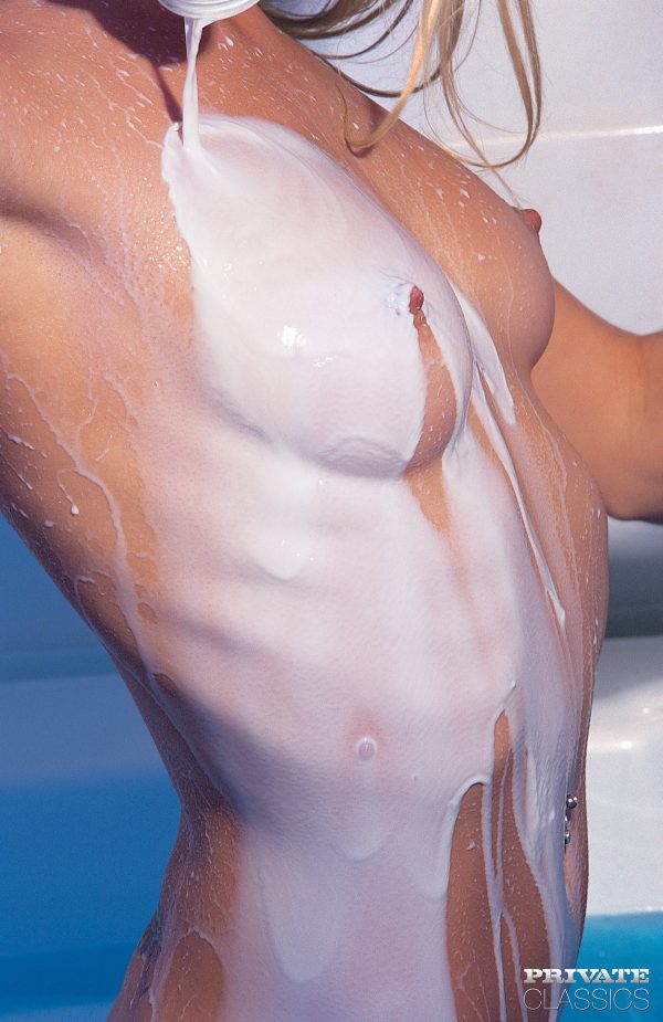 PHOTO | 02 103 600x925 - Crystal Ray - Chocolate with Milk