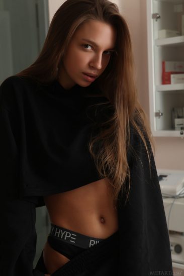 PHOTO | 02 142 366x549 - Sultry Stare