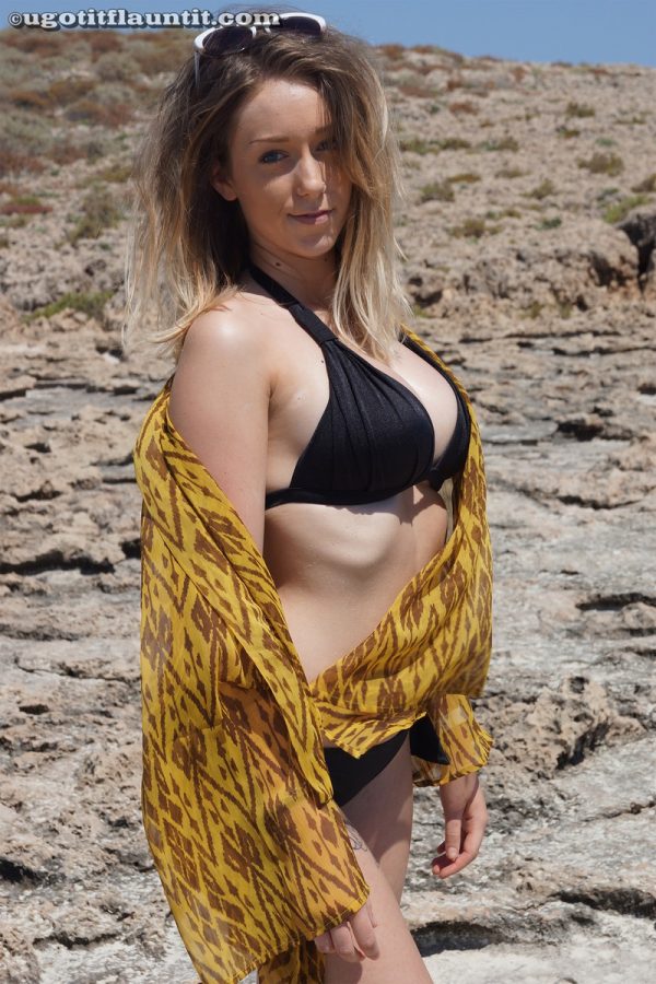 PHOTO | 02 45 600x900 - Sophie Nude On The Beach