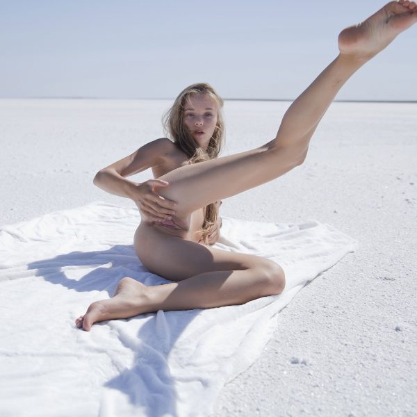 PHOTO | 13 169 600x600 - Milena D Hot Beauty in the Desert