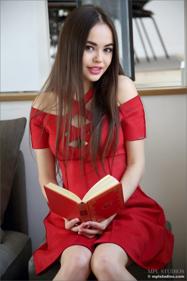 PHOTO | Kiki   The Red Book 01 600x899 - Kiki - The Red Book