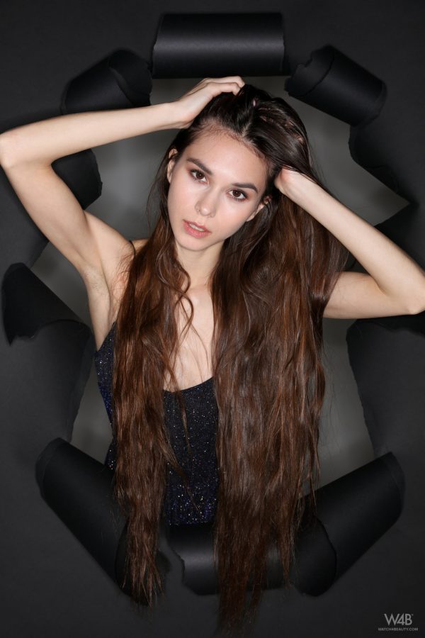 PHOTO | Leona Mia 00 600x900 - Leona Mia