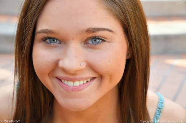 PHOTO | Zoe 01 600x399 - Zoe In A Day In The Park