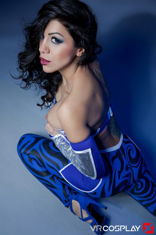 PHOTO | Julia De Lucia 02 600x900 - Julia De Lucia In Aquagirl