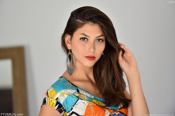 PHOTO | Lola 07 600x399 - Lola In Heels Stay On